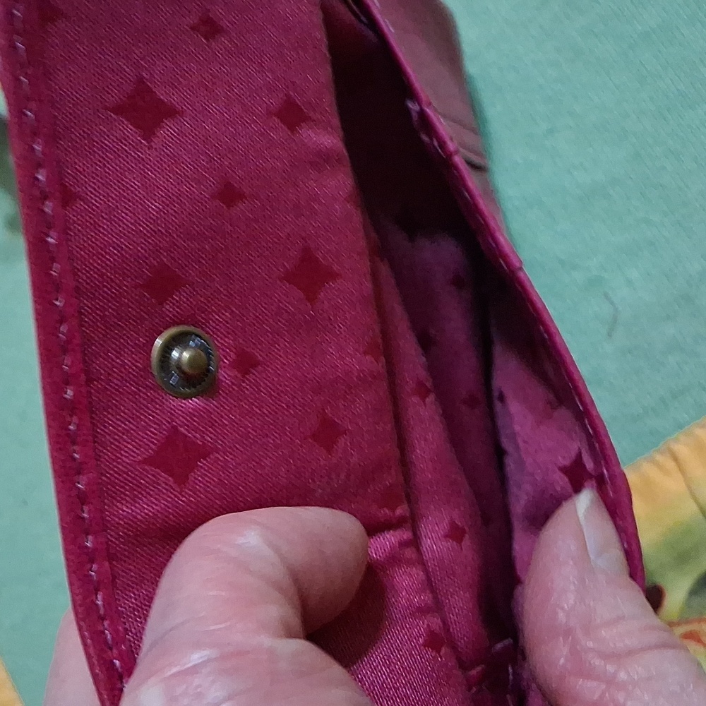 Fossil Fuchsia Leather Wallet - Picture 5 of 11